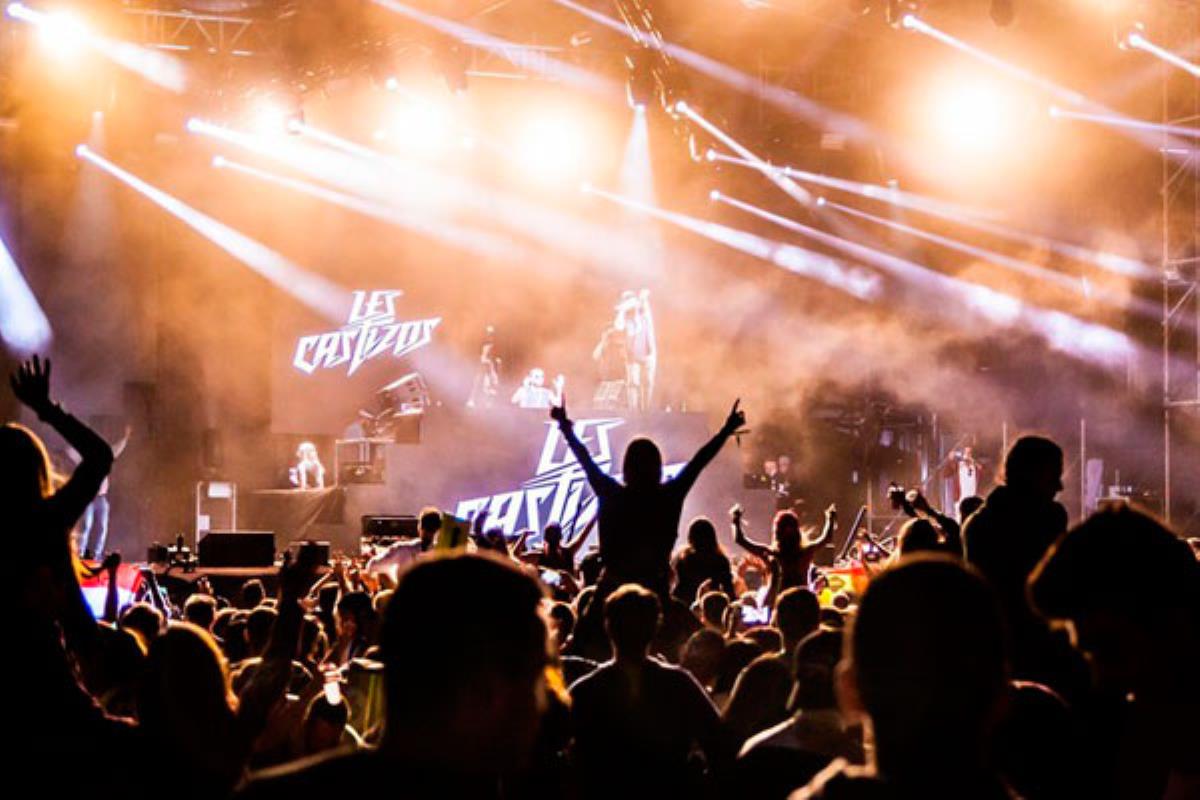 Además, `por conciliación vecinal´ solo se permitirá a los asistentes acceder una sola vez al recinto